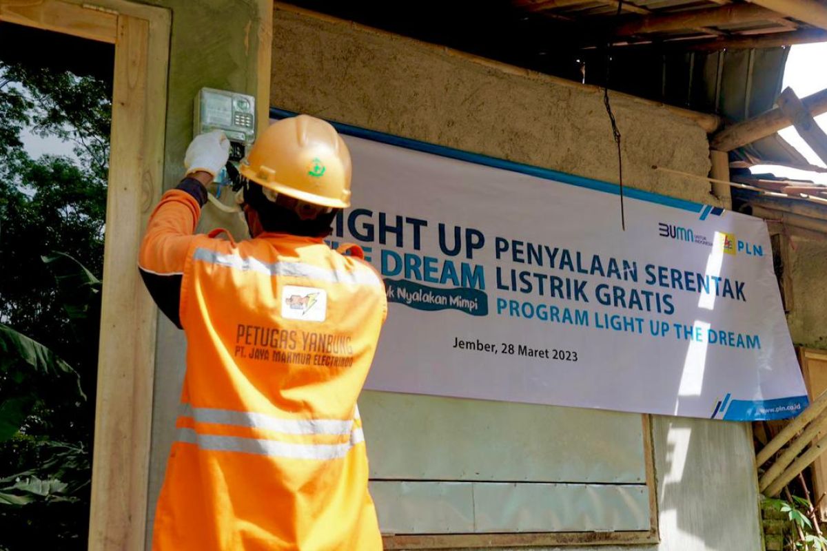 PLN Hadirkan Listrik untuk Rakyat di Karangasem lewat Program Light Up The Dream